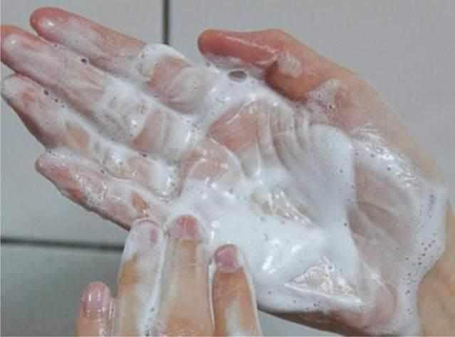 洗脸是用硫磺皂还是药皂,男人洗脸用硫磺皂好还是洗面奶好