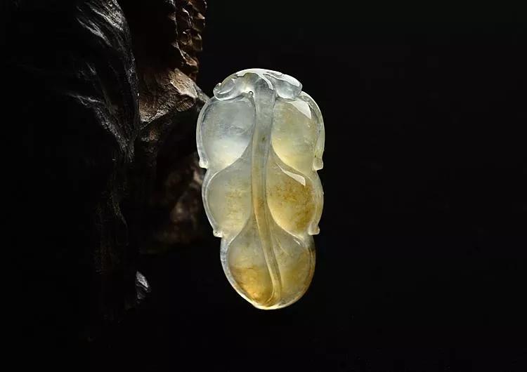 翡翠车挂件的寓意,翡翠蝙蝠挂件寓意