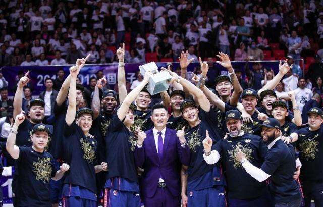 易建联几处纹身,易建联纹身欣赏