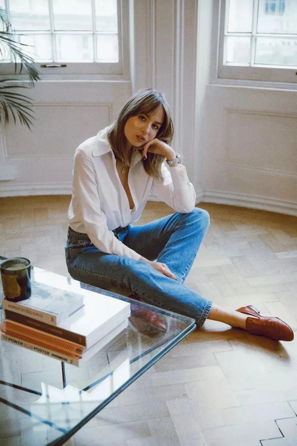 今年流行爆款裤子直筒牛仔裤,今年潮流一点的裤子牛仔裤