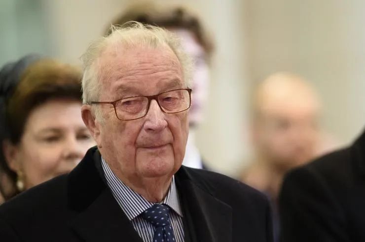 因丑闻而损害王室形象的人 (最离奇的王室丑闻)