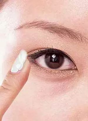 眼线液怎么画眼线视频教程,眼线液怎么画新手教程