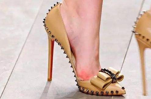 新鞋好看奈何磨脚,来点护手霜保养一番,穿着舒服走路轻便