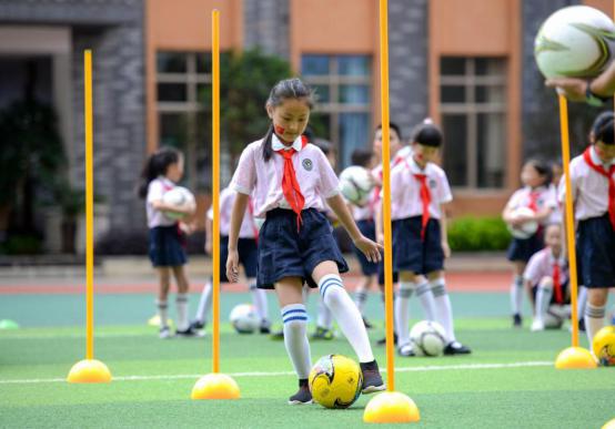 花三小,花三万学足球