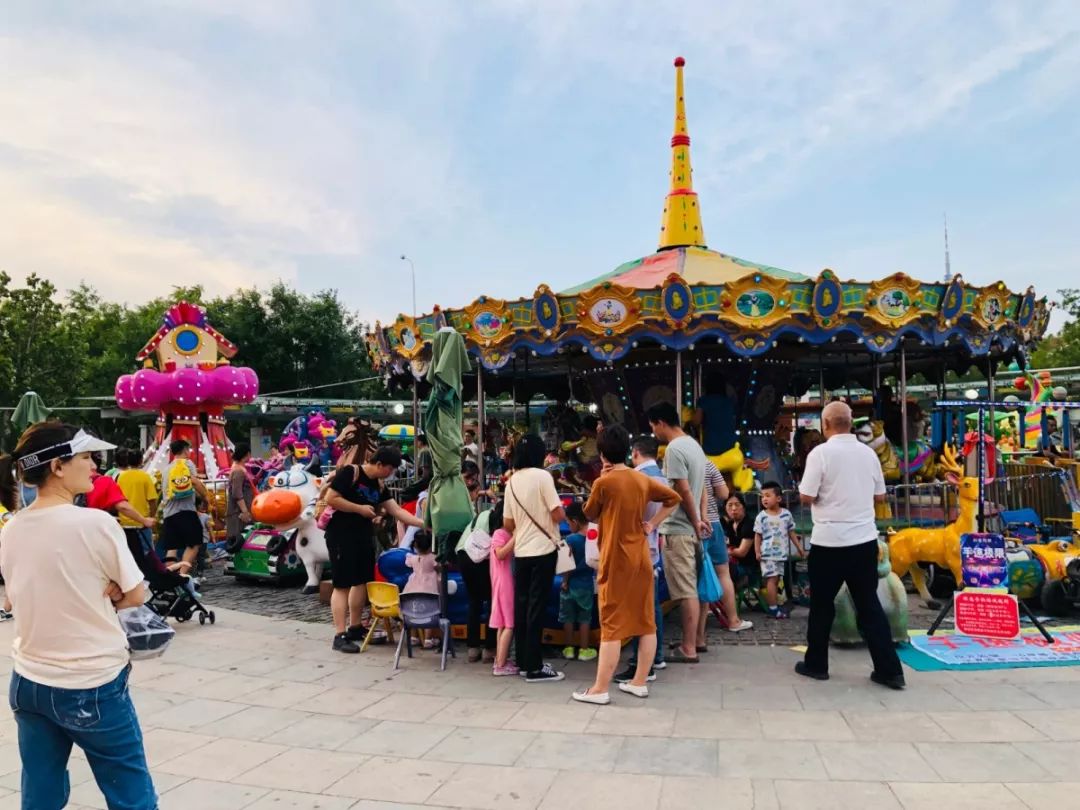 天津奥城夜市最新视频,天津奥城现在有夜市么