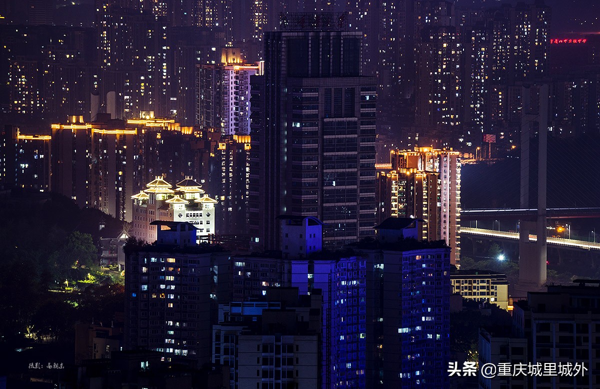 好奇探寻平顶山顶是否“平”，无意发现了渝中区与沙坪坝区的界牌