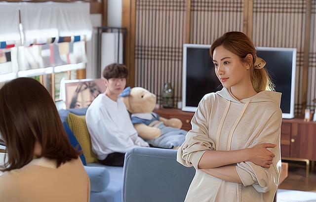 女子给前任发结婚请柬,给前任寄自己的结婚请柬