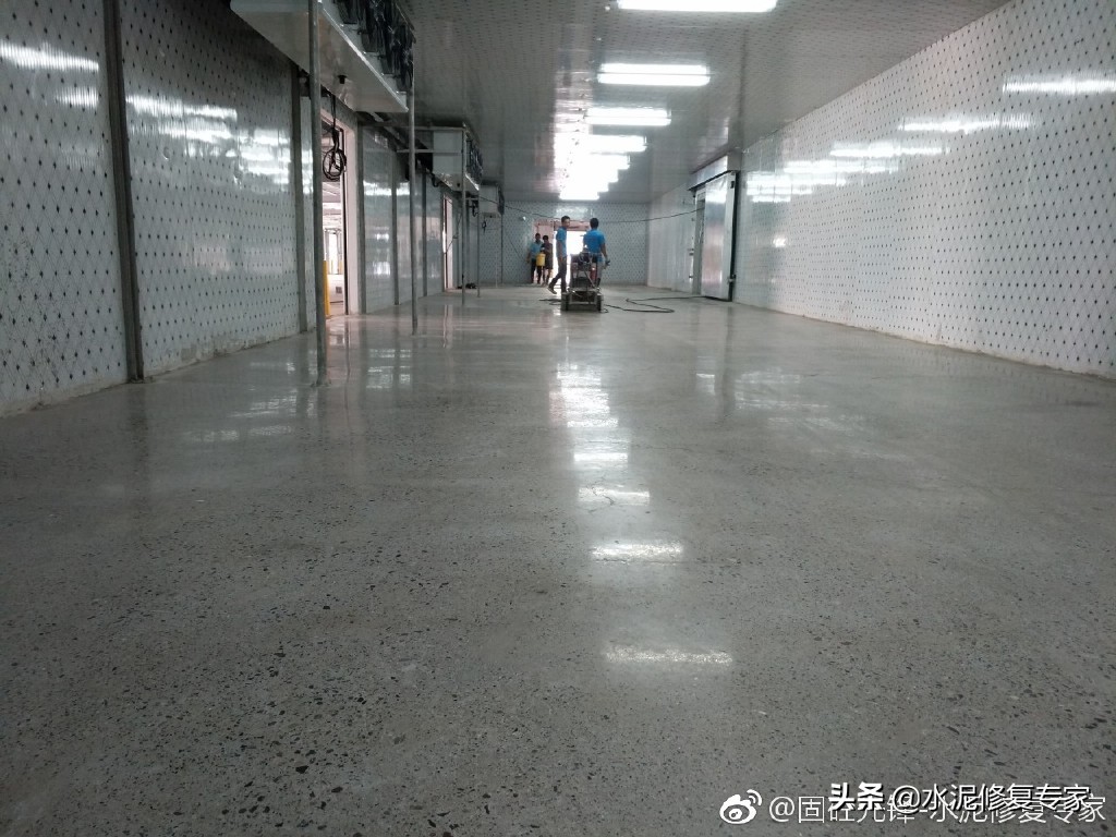 水泥地起砂是什么原因,家里水泥地起砂起灰怎么办