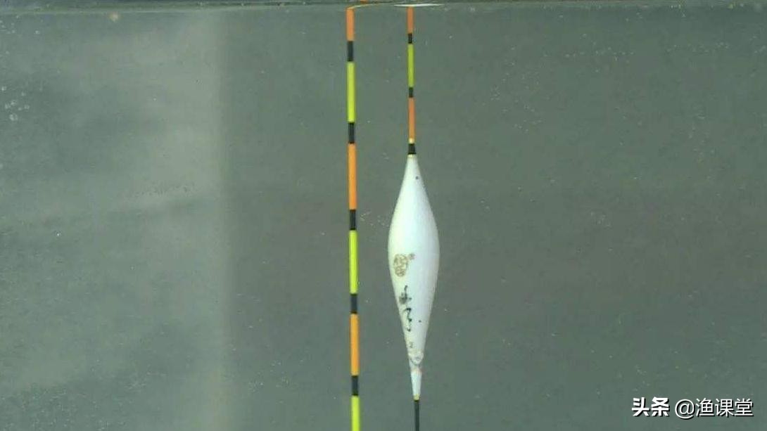 野钓鱼咬钩怎么处理,钓鱼一直被吸走鱼饵怎么办