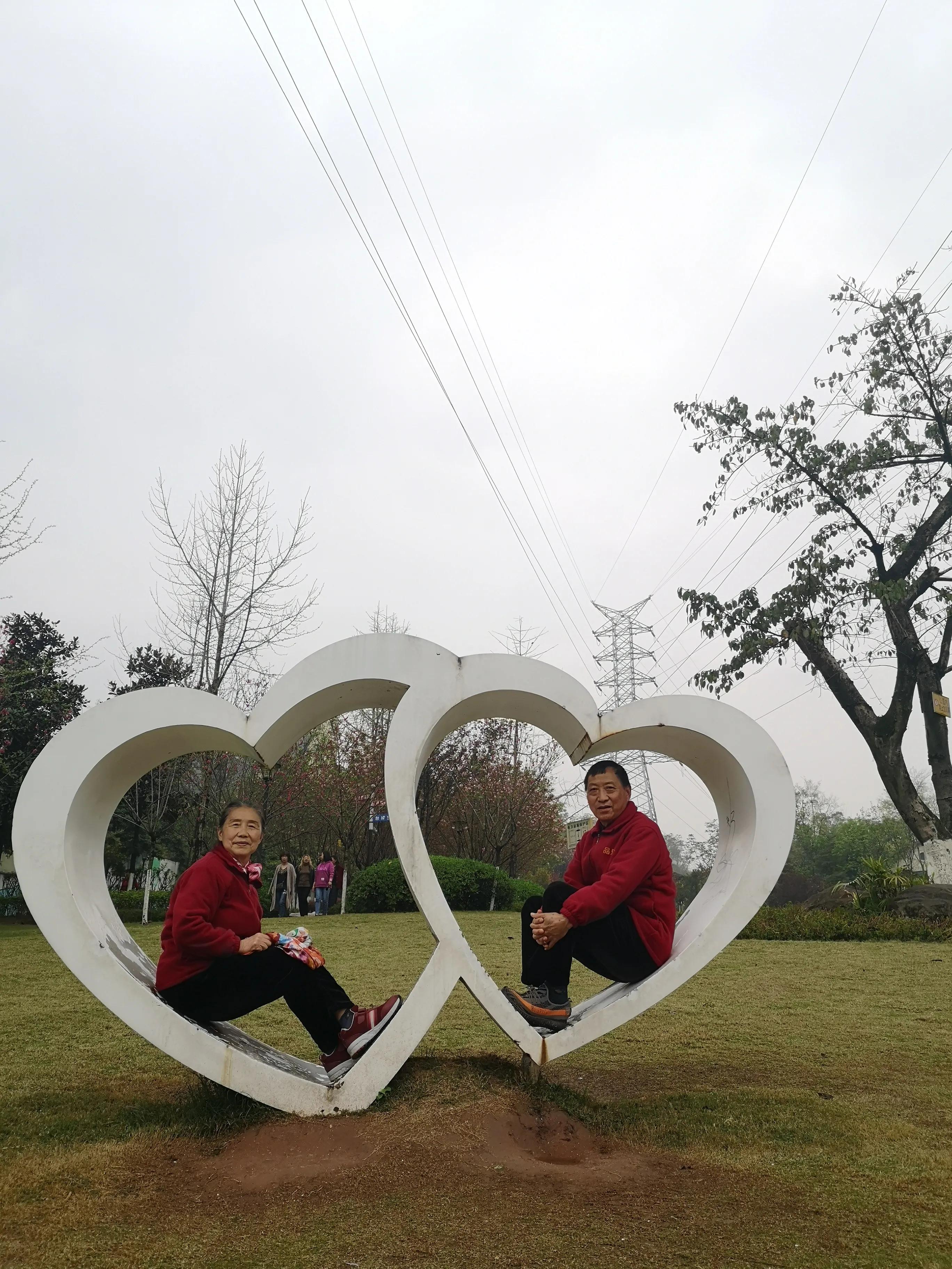 春游和姐妹踏青,春游踏青姐妹拍照