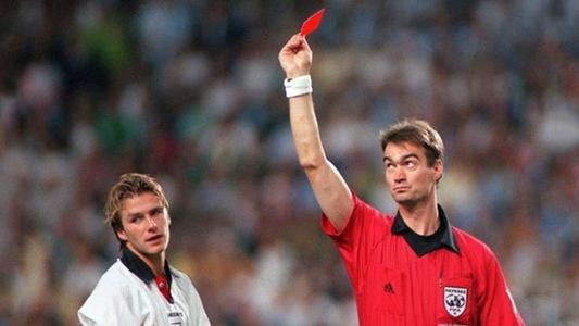 作为一个足球迷应该关注哪些球赛,一个合格的足球迷应该具备什么