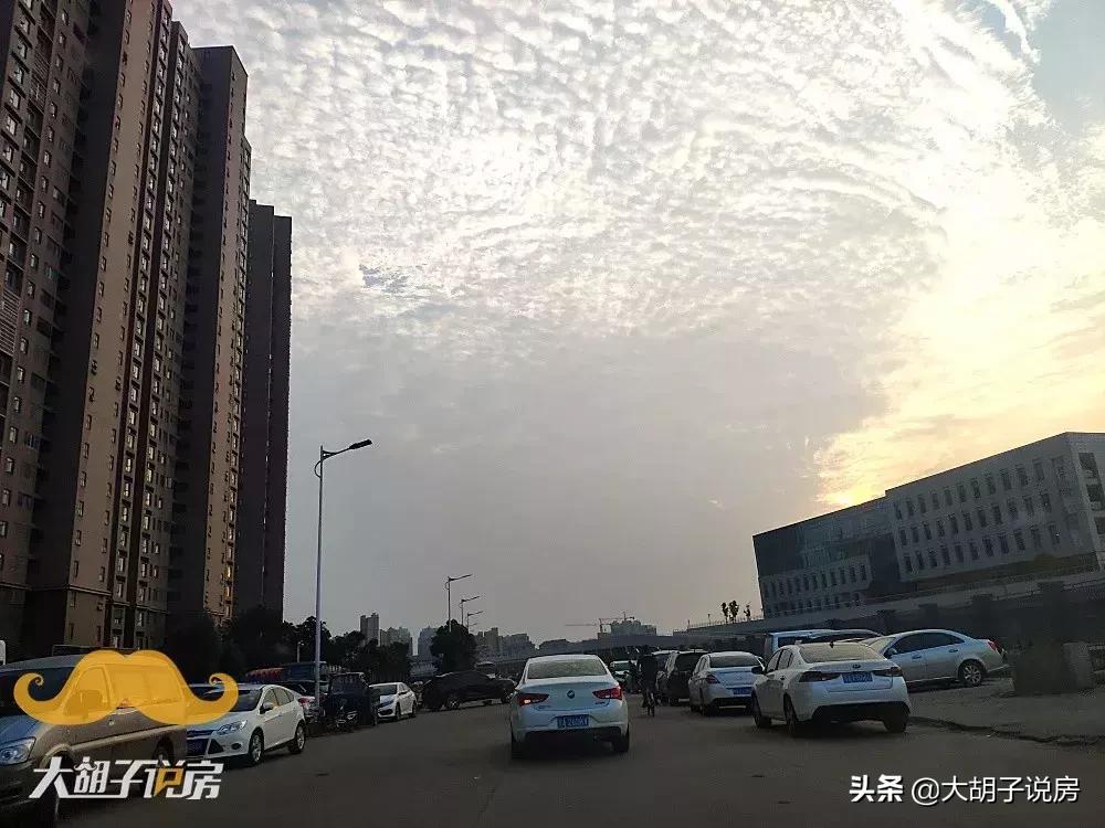 双合同、茶水费、全城摇号的武汉楼市，到底怎么了？