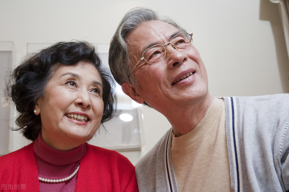 六旬老人哭诉：迷恋上46岁年轻舞伴，竟毁了自己后半生，后悔不已