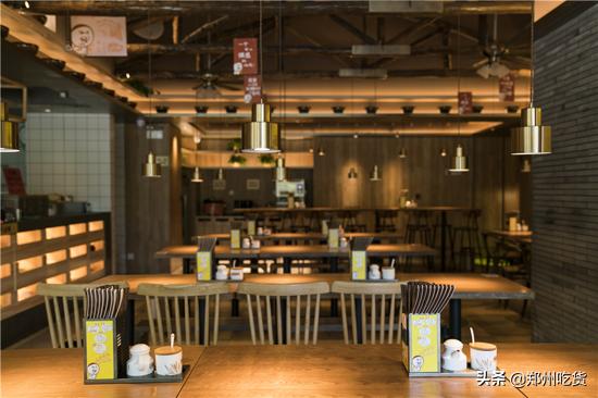 像经营星巴克一样卖烩面：70个座位日入1.5万，开一家火一家