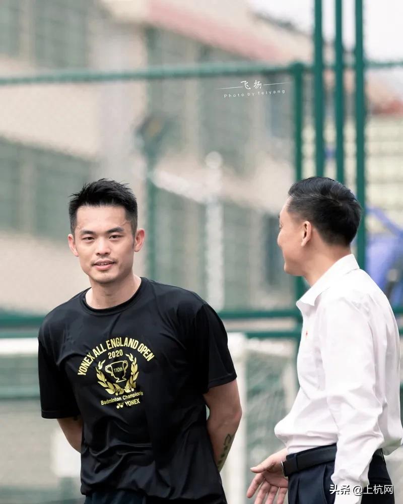 林丹野球场秀足球,林丹回到球场赢了