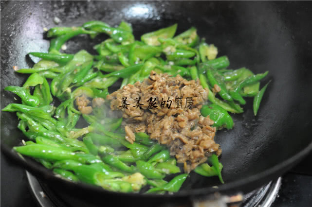 辣椒应该怎么炒才不辣,辣椒和小米辣怎么炒