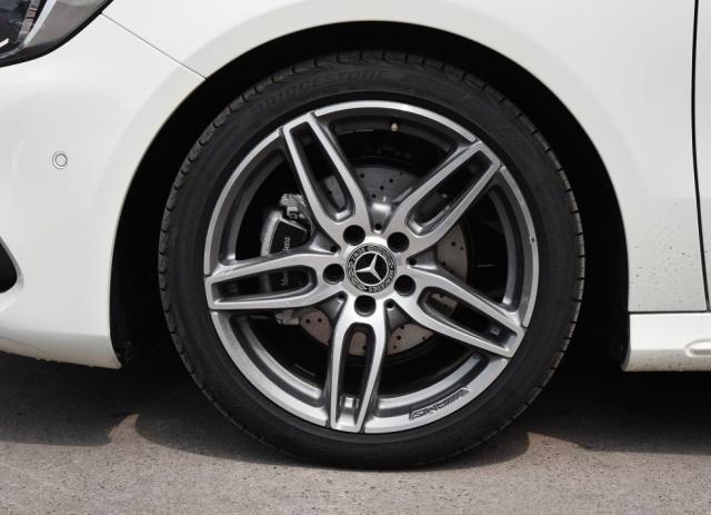 月薪多少才能买得起这款车,月薪2万为什么不建议买奔驰