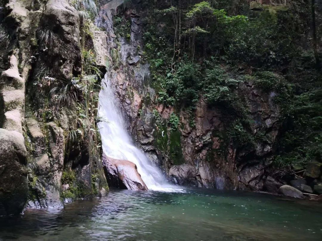 池州藏最新原生态避暑地，荷花海石海瀑布禅寺，不知名无门票却美