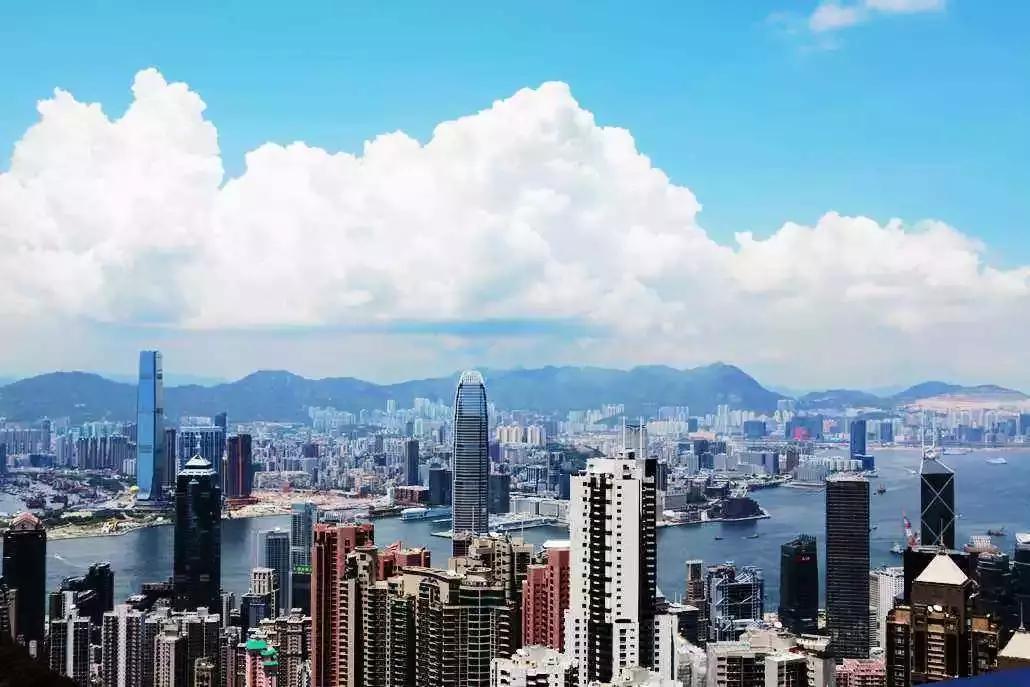 下了飞机运的行李要从哪里拿,下了飞机去哪里取托运的行李