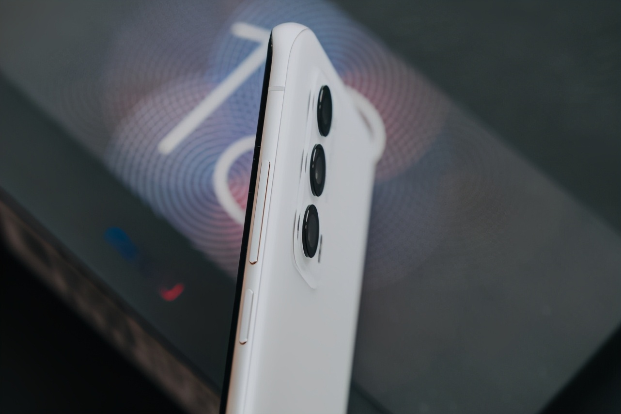 魅族18手机膜优缺点,魅族18用了一个月真实感受