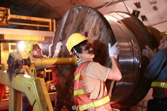 地铁站务员辛苦吗,地铁日检工的辛苦