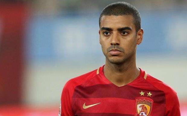 点赞！小伙托人代购球衣被骗，阿兰本人回应：见面拥抱送球衣