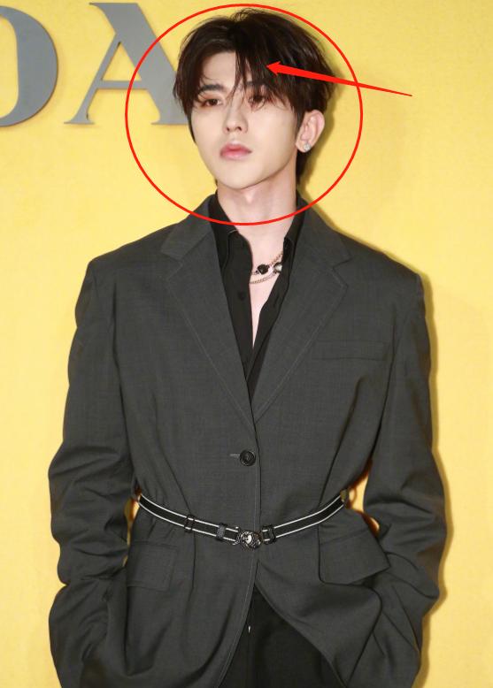 蔡徐坤照片ins高级质感最新,蔡徐坤最新路透生图