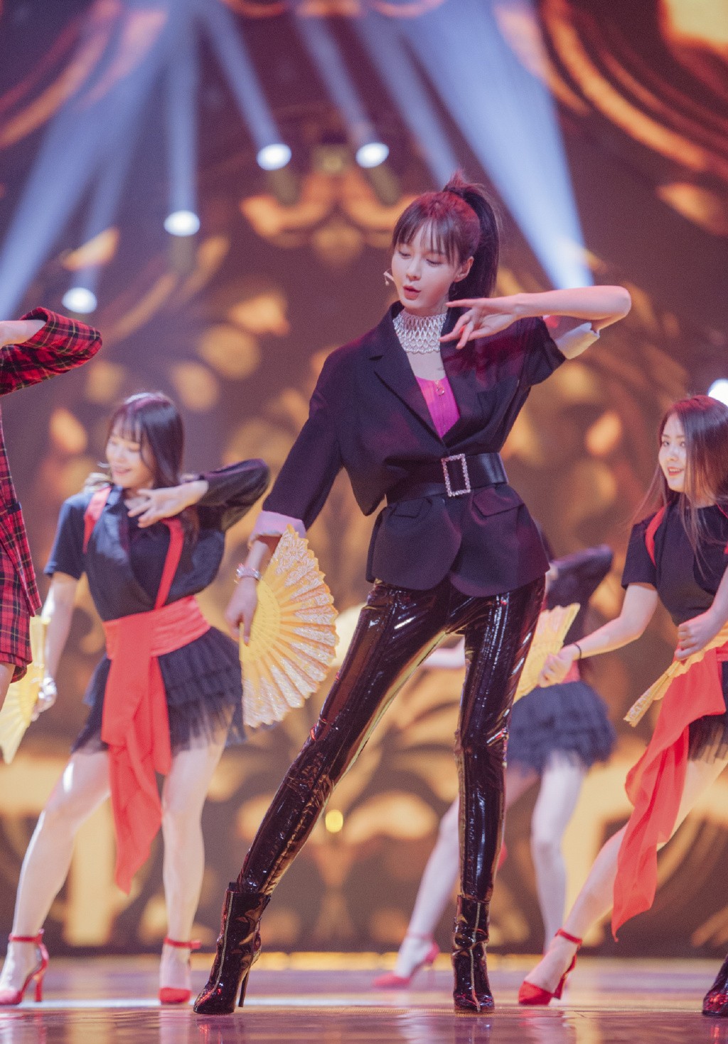 沈梦辰穿搭黑色短靴图,沈梦辰穿搭黑色短靴