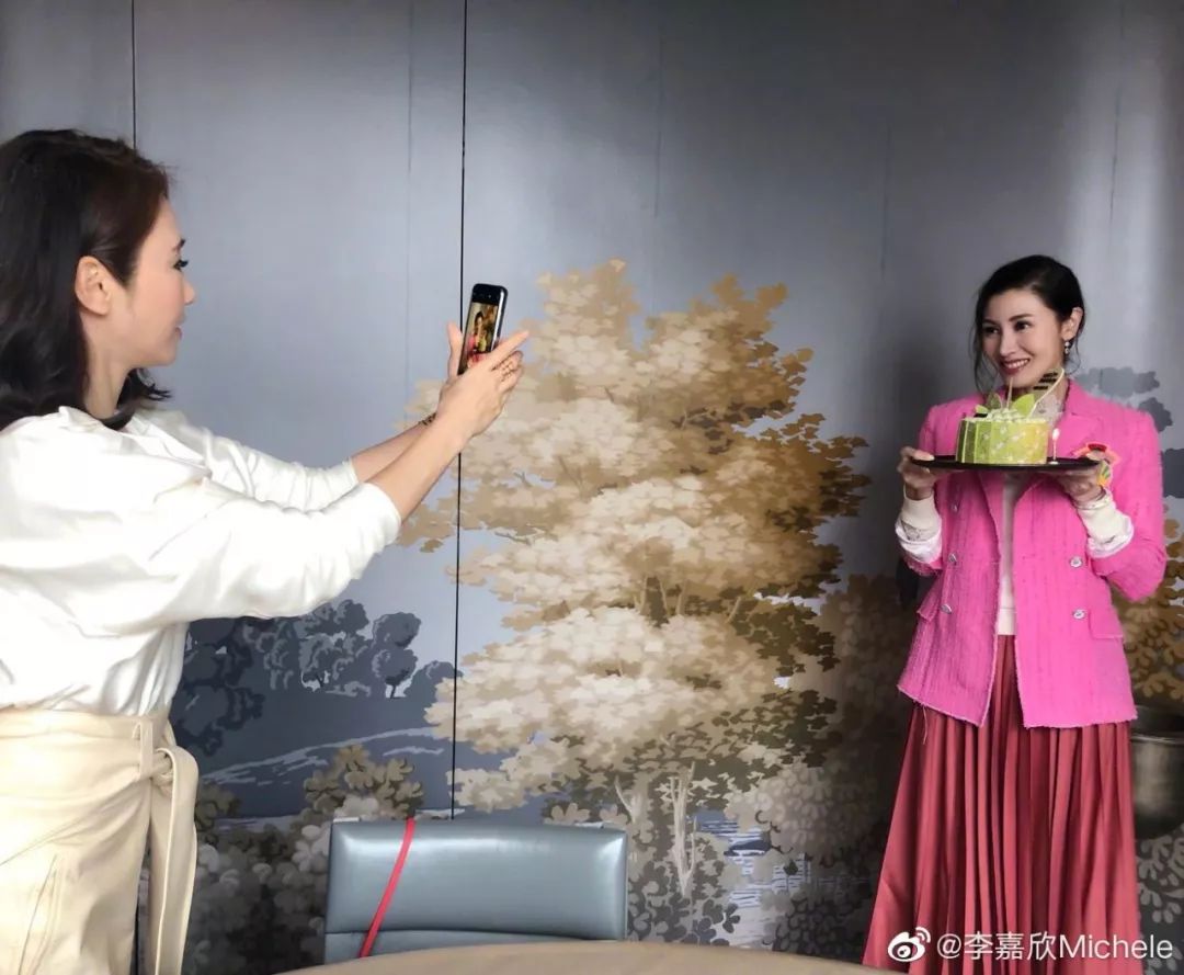 李嘉欣的人生态度怎么样,李嘉欣现在靠什么生活什么收入