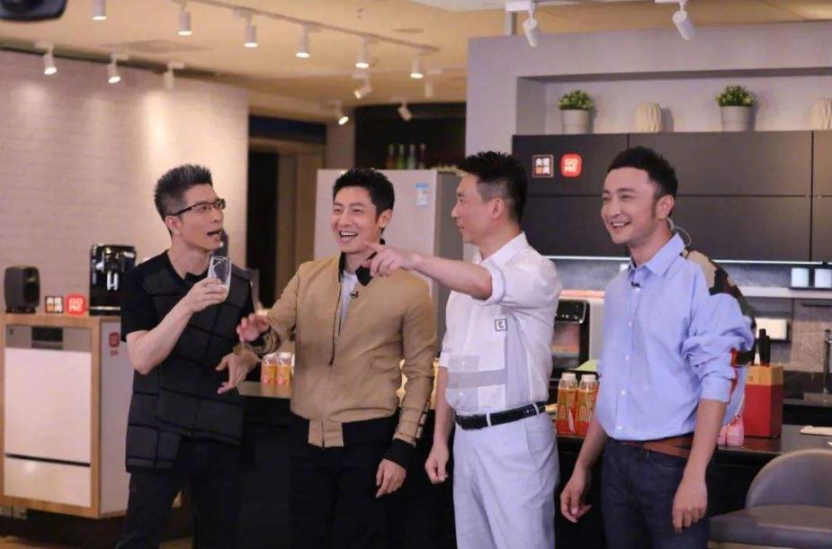 从央视名嘴到阶下囚，服刑六年仍被网友期待回归，芮成钢有何魅力