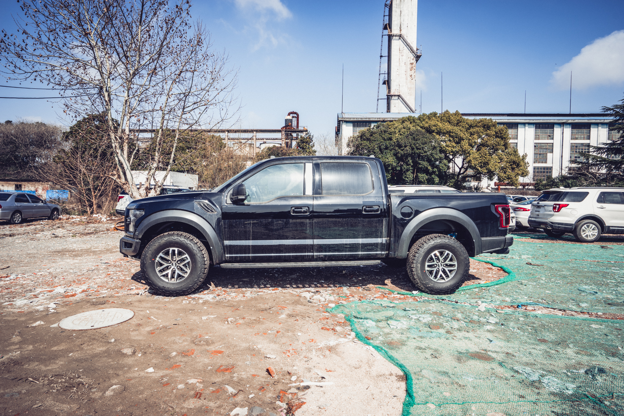 特斯拉cybertruck和福特f-150猛禽,福特猛禽f-150与小皮卡对比图