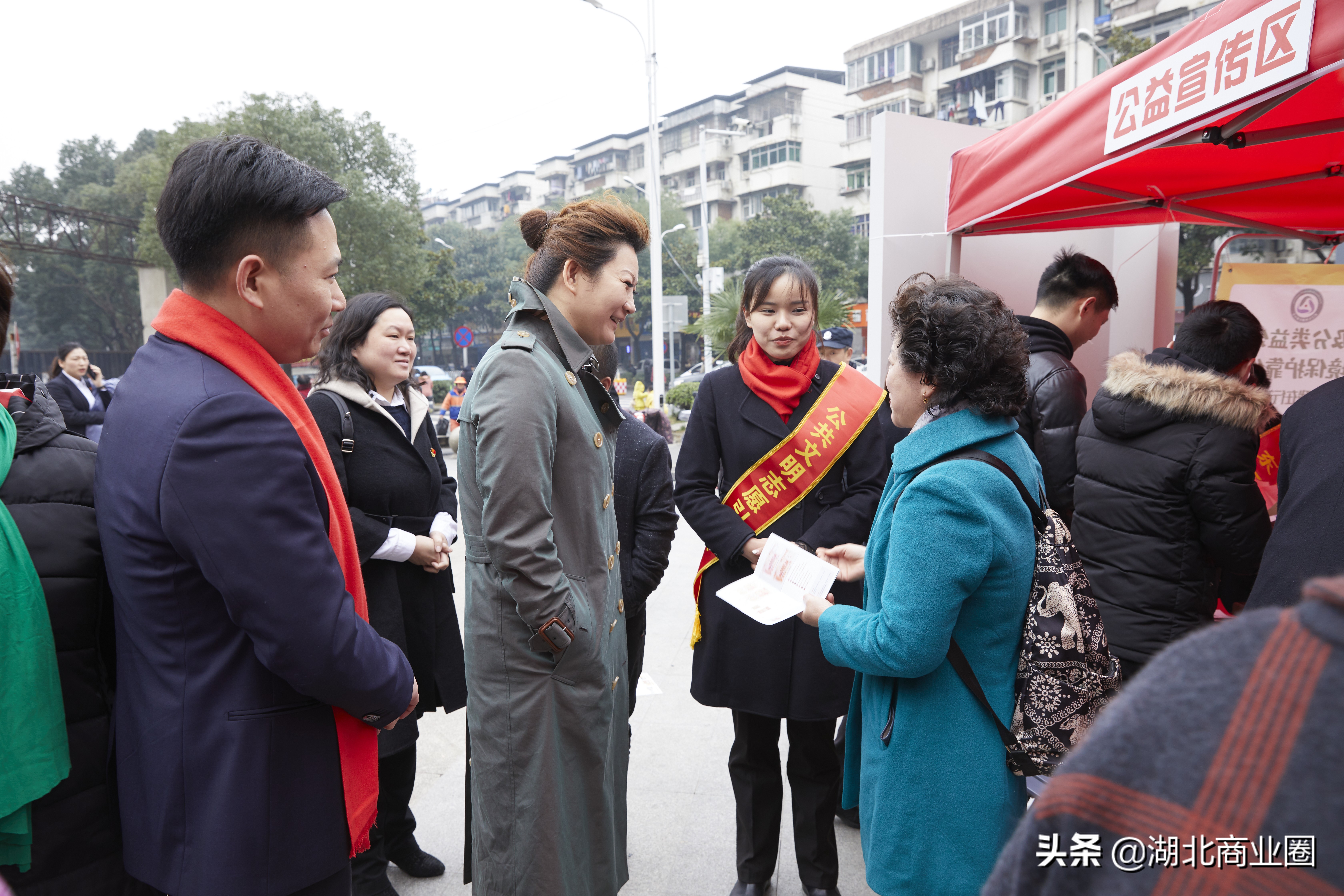 华夏银行武汉分行开展“畅行万里华夏伴您”助力绿色出行ETC活动