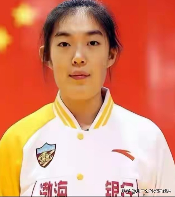 孟豆生北国，未来展新枝。愿君修练至，比赛寄相思！女排新人诗…