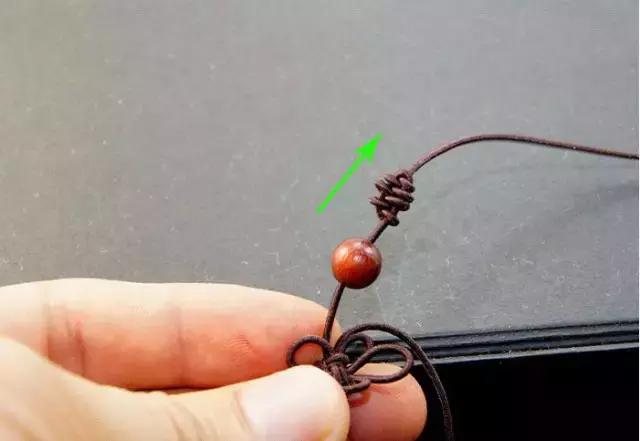 单绳隔珠打结视频教程,手串伸缩加珠绳打结法