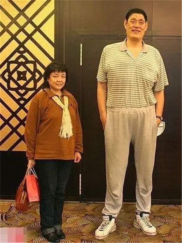 中国第一中锋穆铁柱,穆铁柱墓地