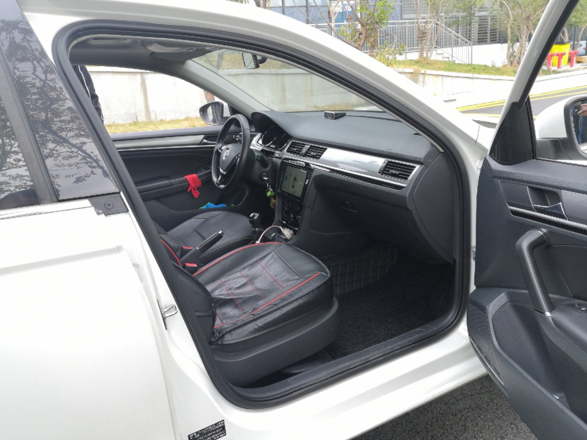 7万买开了5年的二手车值得吗,7万5的裸车开了一年半能卖多少钱