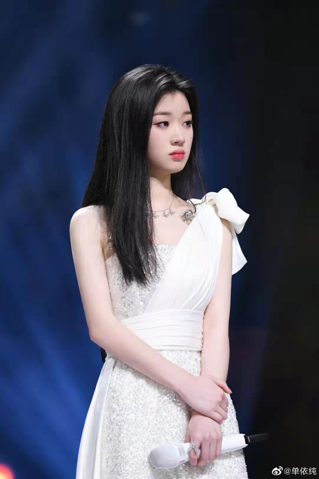 「纯音评」飒爽柔美、相得益彰—谭晶与单依纯唱出不一样的火花