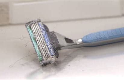 装进钱包的卡片式剃须刀，日本武士刀材质，0.05mm超薄刀网