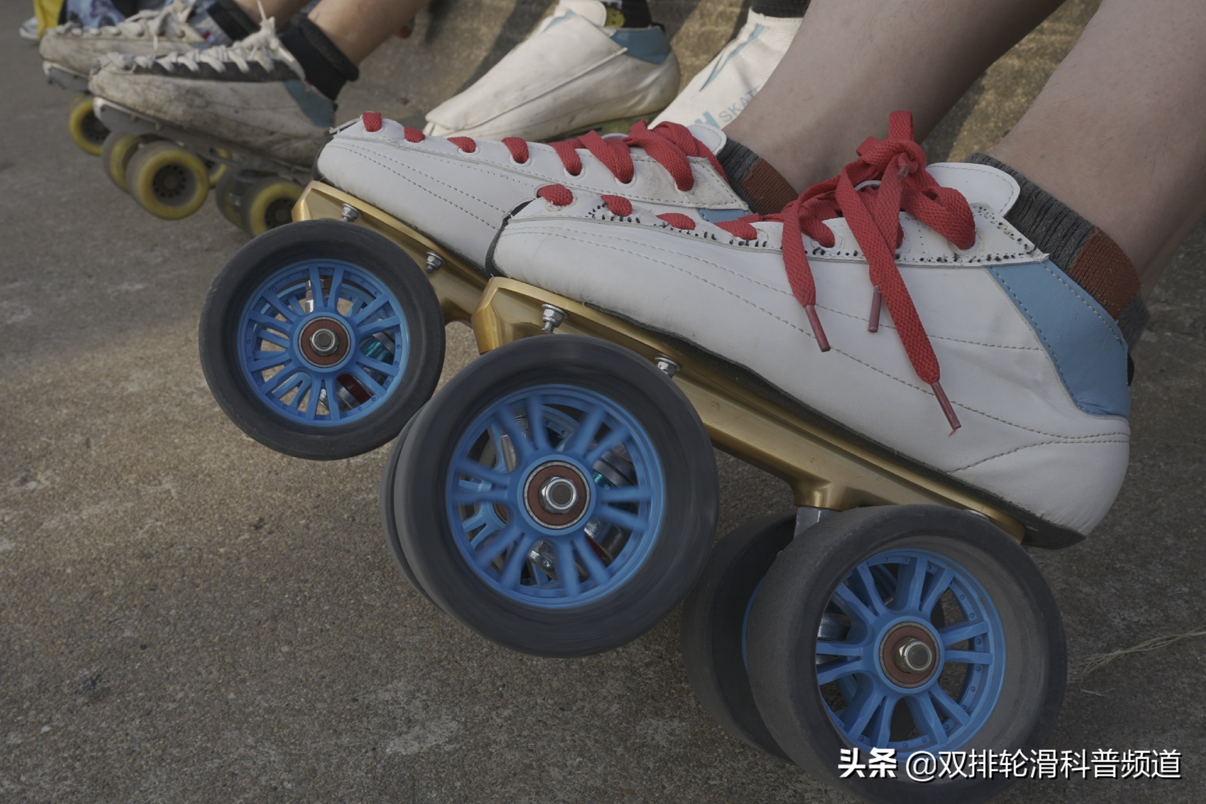 双排户外轮滑鞋,可以刷街的双排轮滑鞋