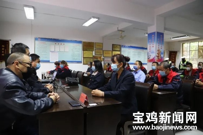 交警交通安全宣传提示,交巡警大队开展交通安全知识宣传