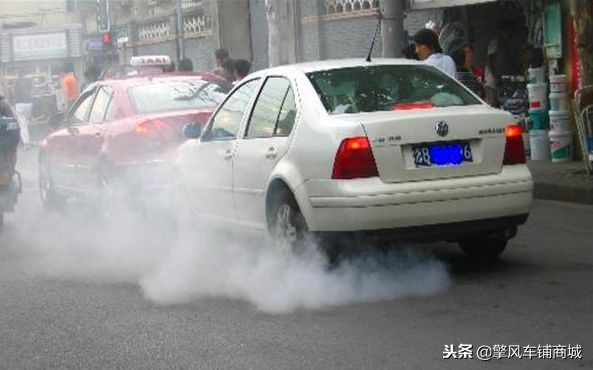 冬天排气管冒青烟怎么回事,冬天热车排气管冒白烟是正常的吗