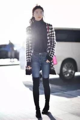 这篇春晚穿搭主要是来回(应)馈(付)社(老)会(板)的!