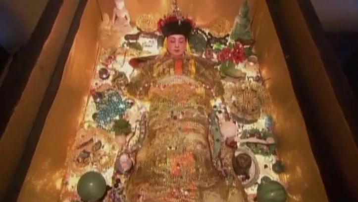 慈禧出殡的时候据说臭气熏天,慈禧太后死后诈尸之谜