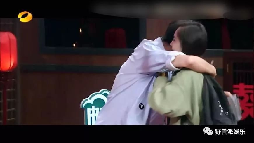 魏大勋杨幂亲密照,杨幂和魏大勋的高甜合集