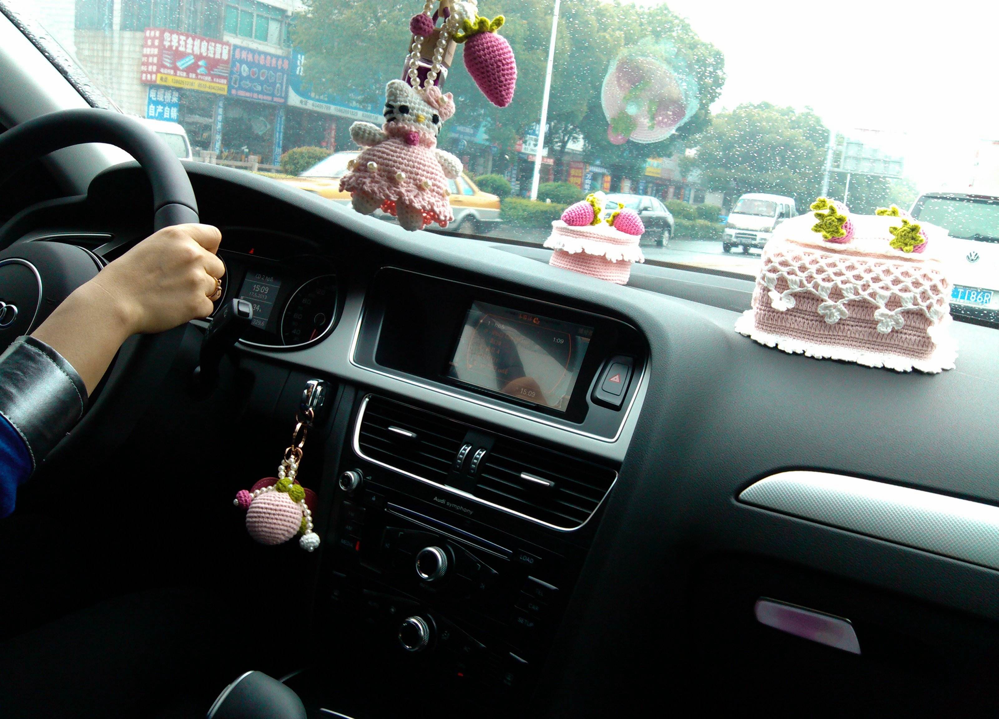 车内用什么摆件比较简约大气,汽车很酷适合什么摆件