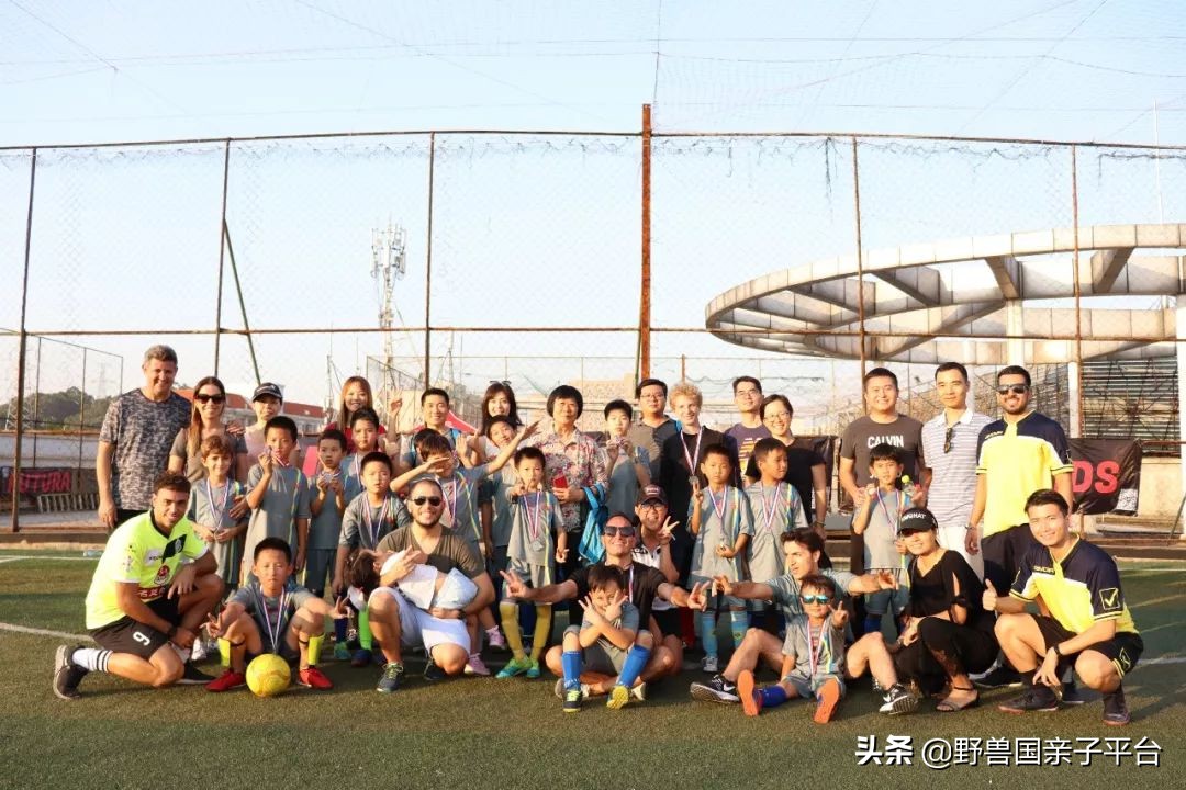 把最纯正意大利足球带来东莞，这个爸爸说足球应该这样学