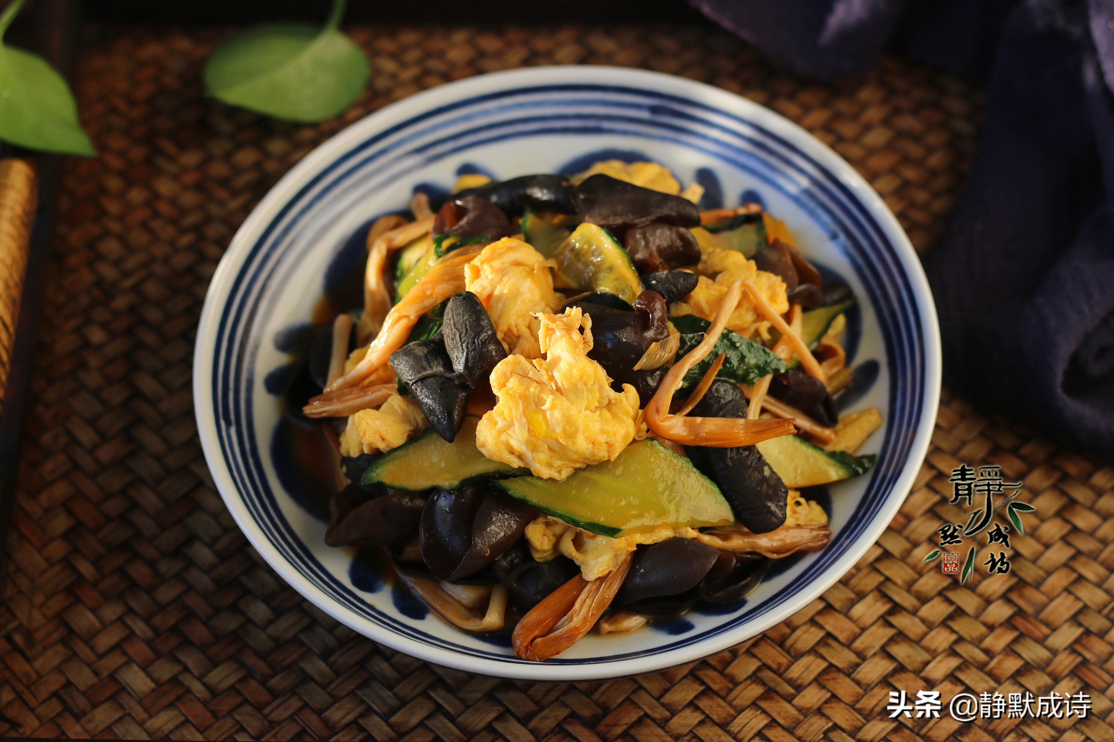 鸡蛋的神仙吃法不用锅简单又好吃,煎鸡蛋的最好吃的做法下饭