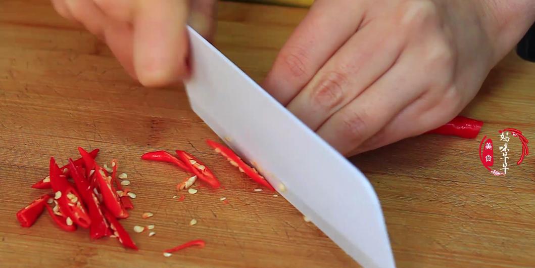 包菜怎么炒好吃不放肉不放红辣椒,包菜炒五花肉好吃还是回锅肉好吃