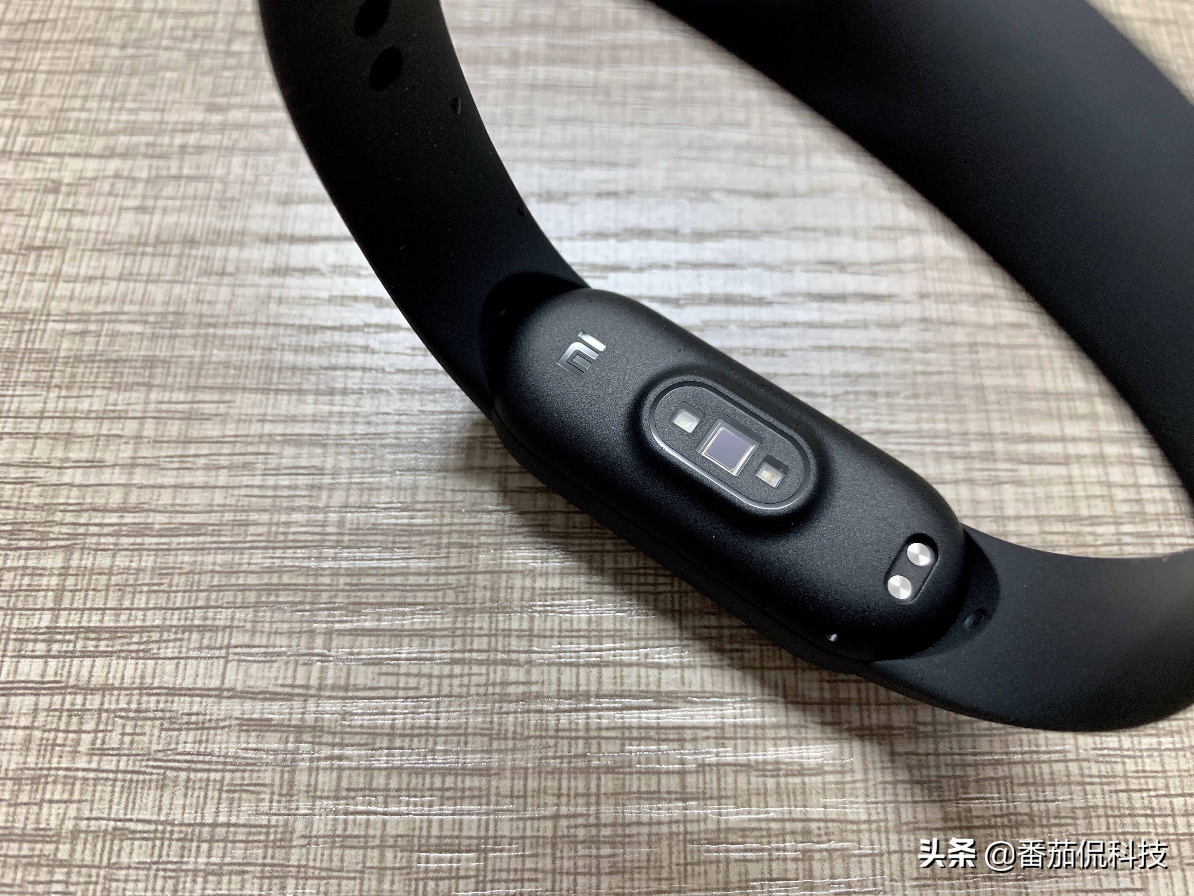 小米手环3和小米手环5,小米手环5和小米手环3手环通用吗