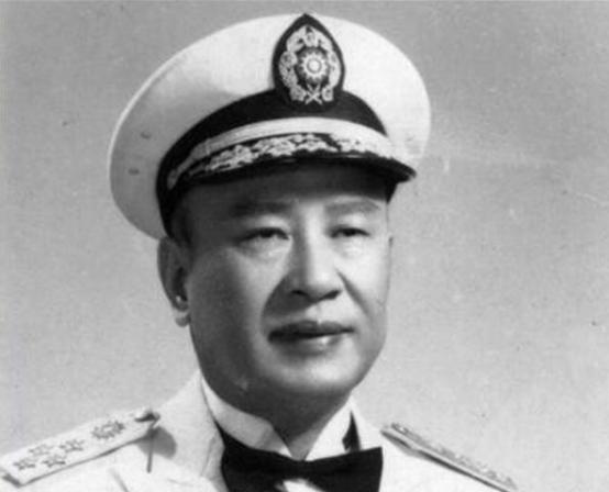 毛主席去青岛视察，顺便去肖劲光家做客：让你夫人做个苦瓜炒鸭子